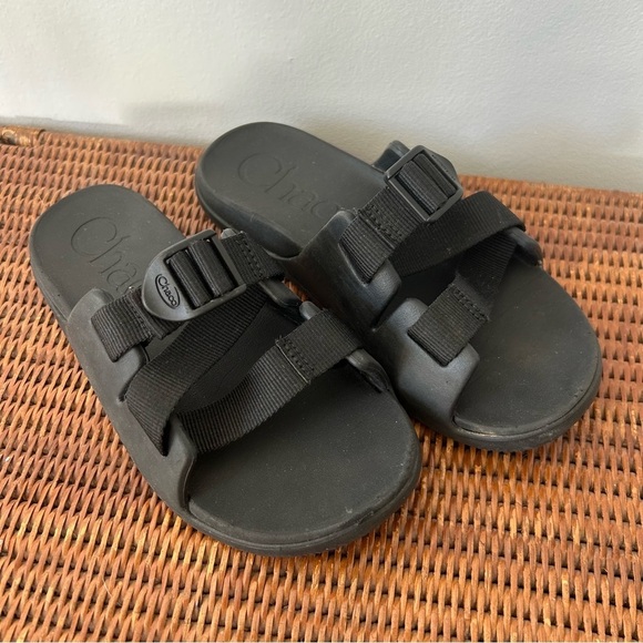Kids slip on Chaco sandals with adjustable straps - Picture 1 of 3